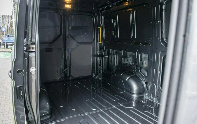 Volkswagen Crafter cena 210699 przebieg: 5, rok produkcji 2024 z Ryn małe 232